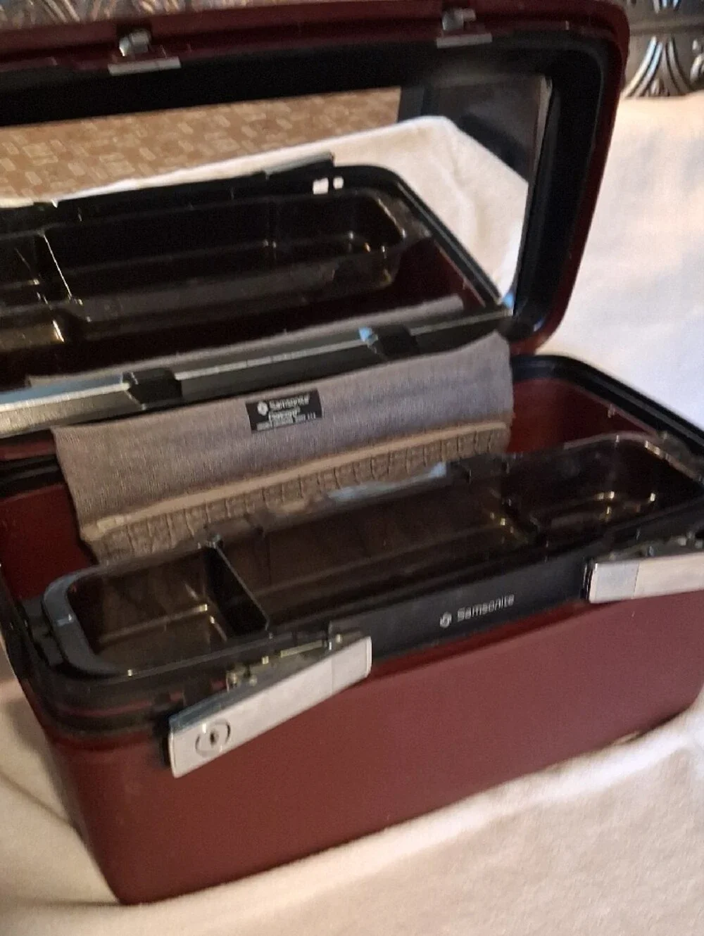 Samsonite Maroon Hard Shell Train Case with Smoky Tray And Mirror